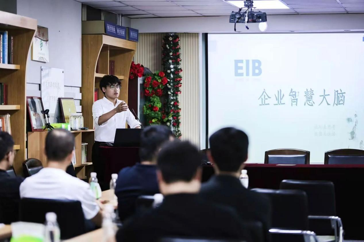天津電(diàn)科(kē)攜 EIB 智慧大(dà)腦(nǎo)亮(liàng)相(xiàng)利民(mín)研討(tǎo)會(huì)，助力傳統企業(yè) AI 破局
